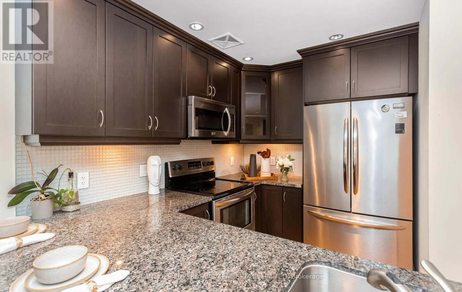 302 - 205 LAKESHORE ROAD W