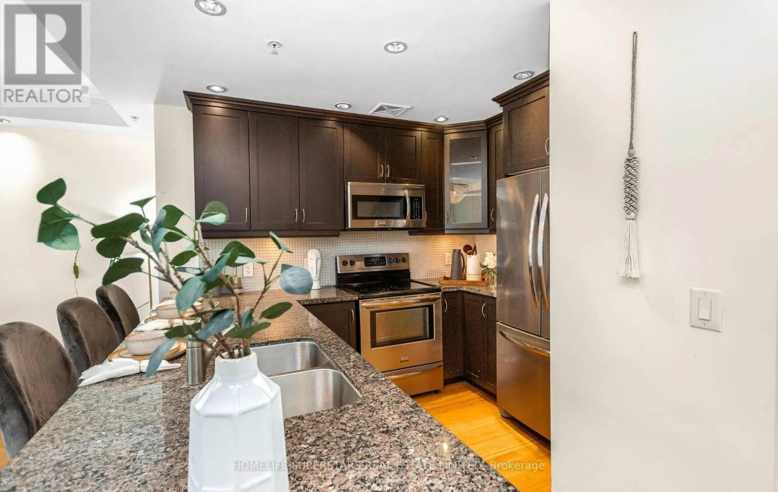 302 - 205 LAKESHORE ROAD W