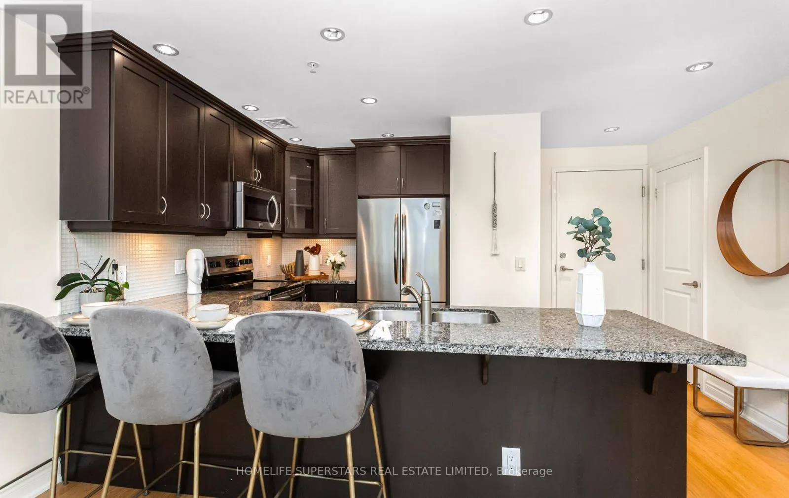 302 - 205 LAKESHORE ROAD W