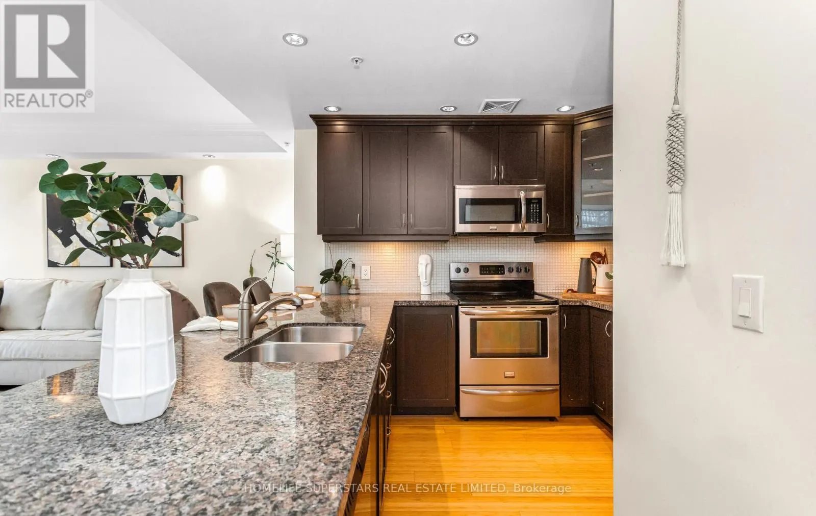 302 - 205 LAKESHORE ROAD W