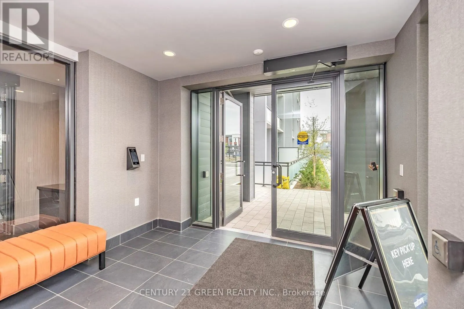 503 - 95 DUNDAS STREET W