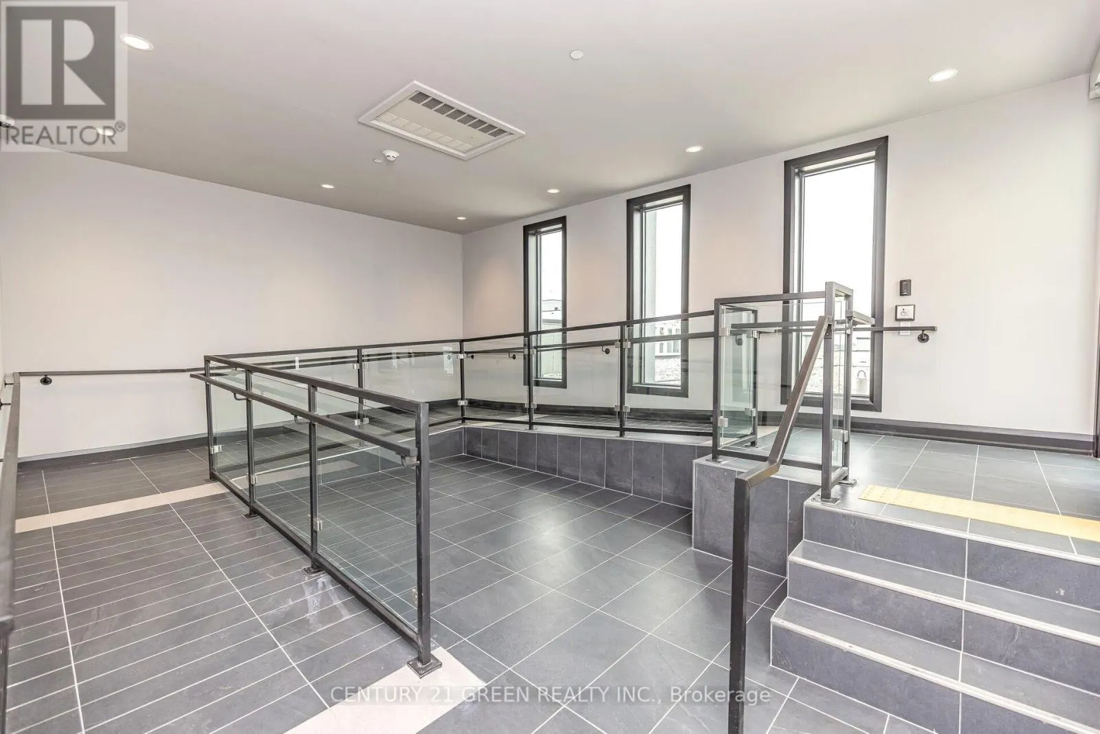 503 - 95 DUNDAS STREET W