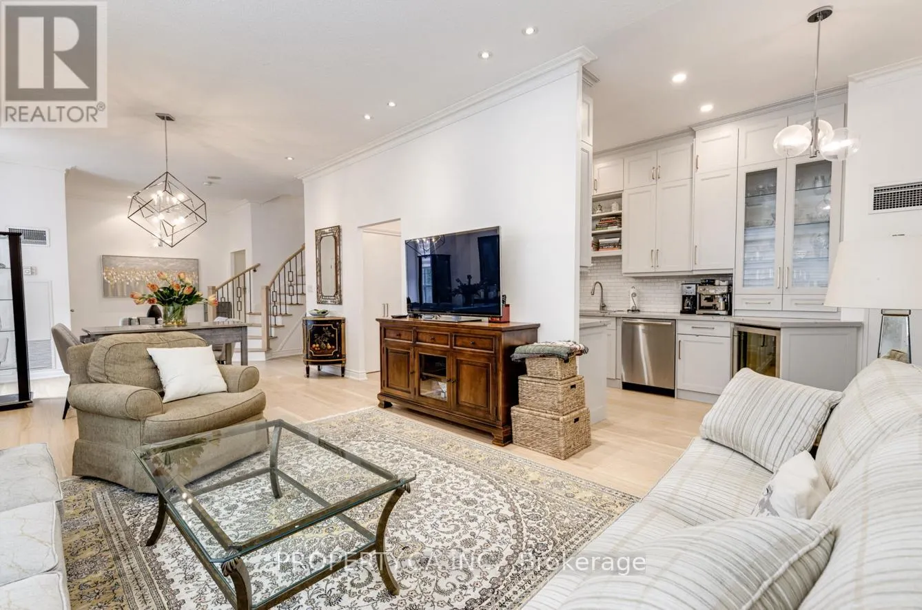 105 - 2 ABERFOYLE CRESCENT