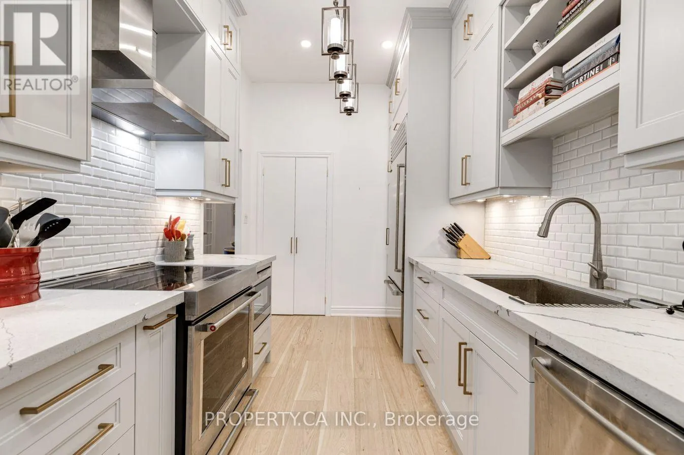 105 - 2 ABERFOYLE CRESCENT