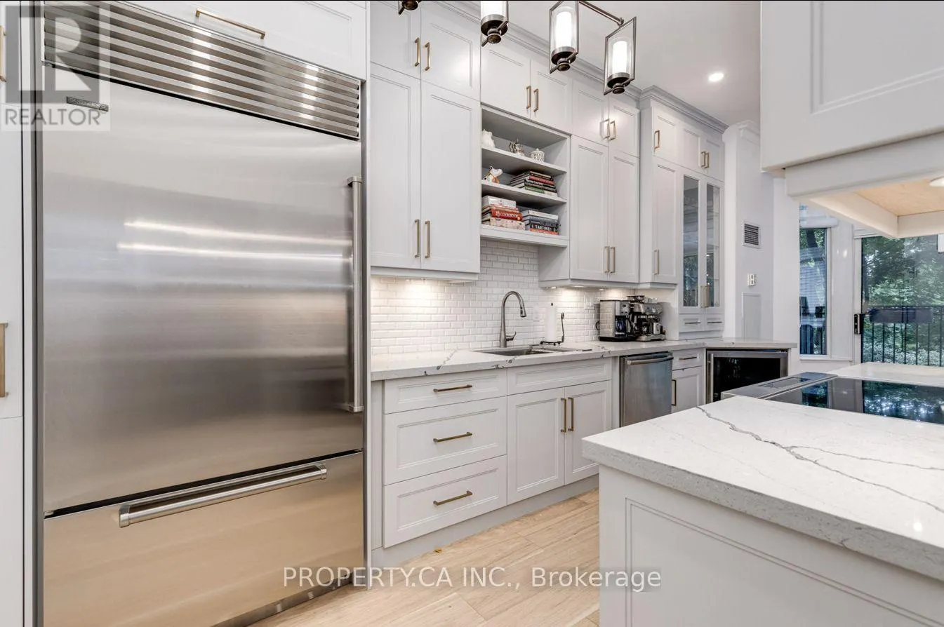 105 - 2 ABERFOYLE CRESCENT