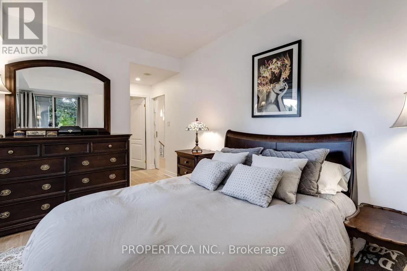 105 - 2 ABERFOYLE CRESCENT