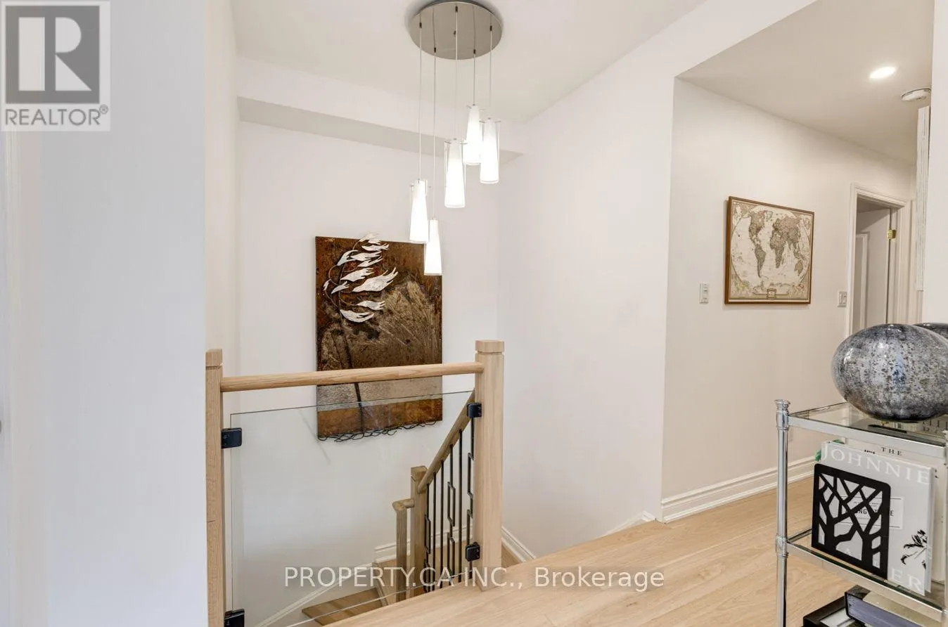 105 - 2 ABERFOYLE CRESCENT