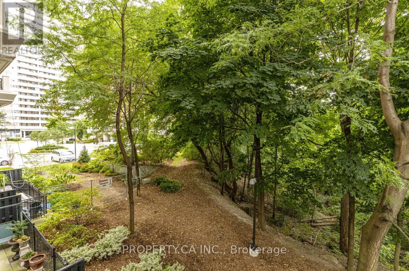 105 - 2 ABERFOYLE CRESCENT