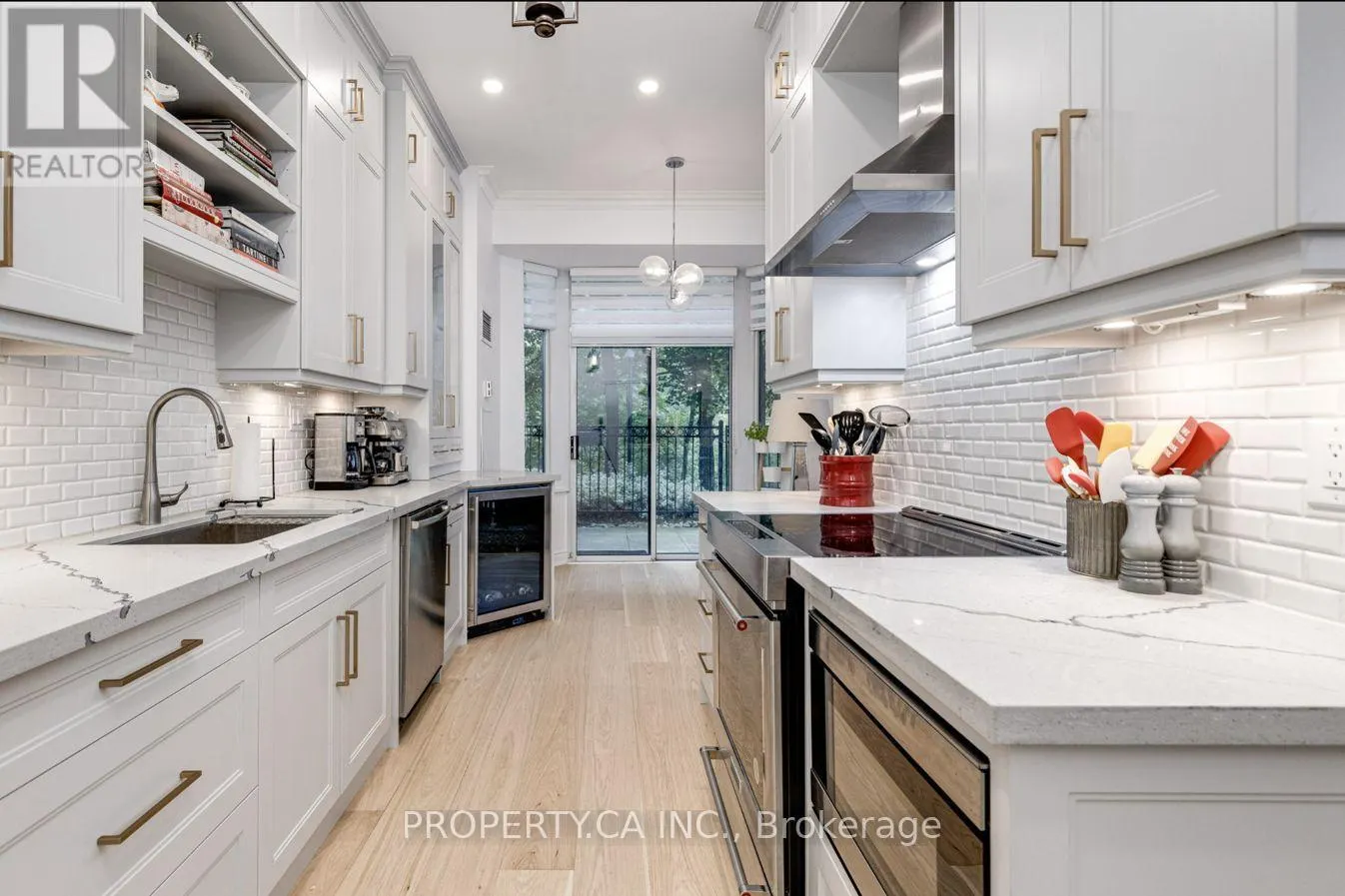 105 - 2 ABERFOYLE CRESCENT
