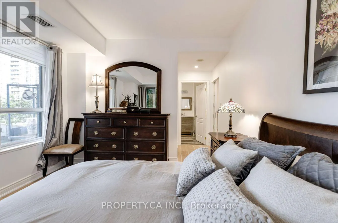 105 - 2 ABERFOYLE CRESCENT