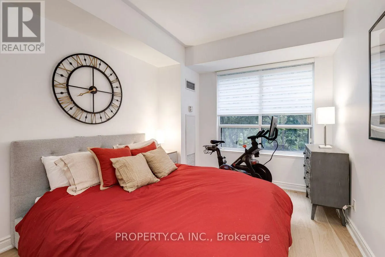 105 - 2 ABERFOYLE CRESCENT