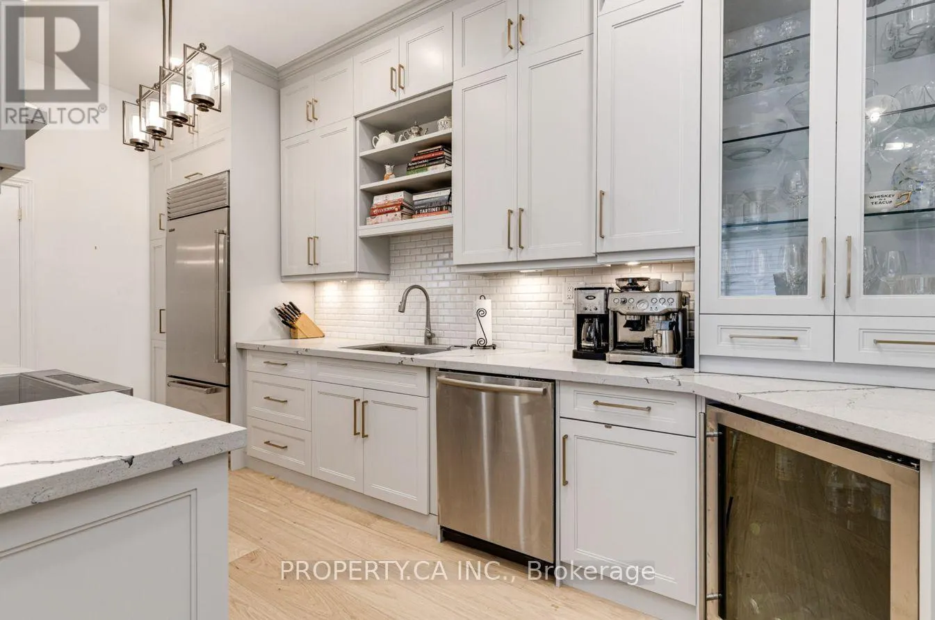 105 - 2 ABERFOYLE CRESCENT