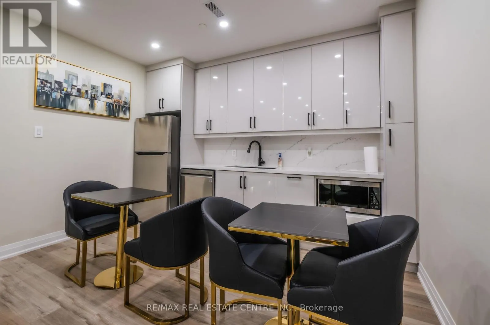 20 - 2131 WILLIAMS PARKWAY