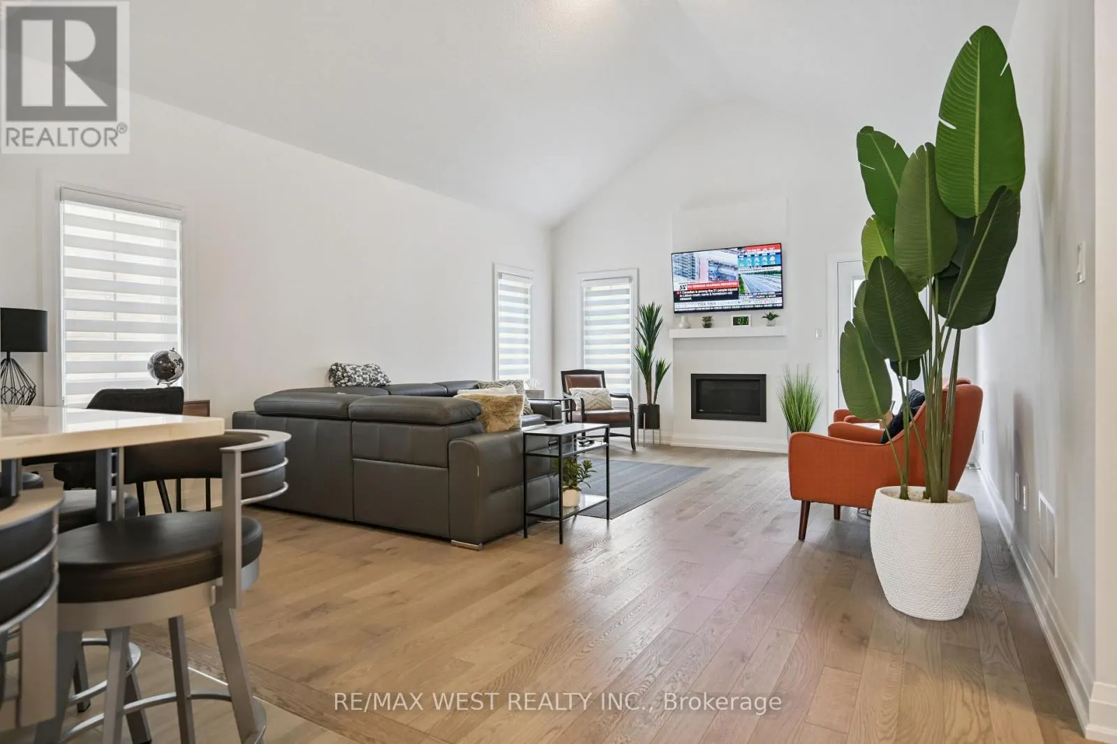 31 TEA ROSE ROAD