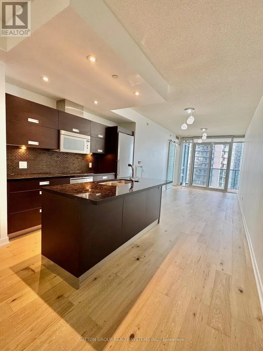1807 - 88 PARK LAWN ROAD