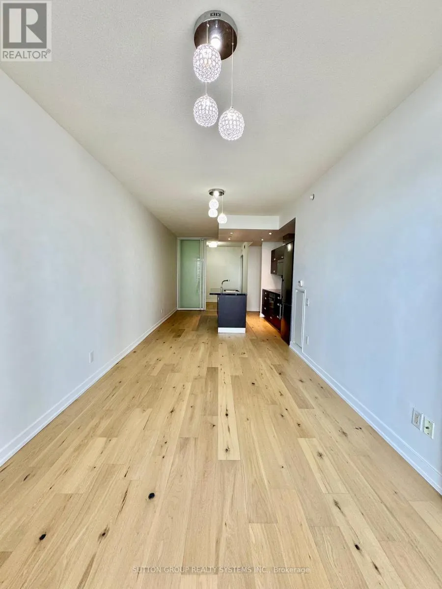 1807 - 88 PARK LAWN ROAD