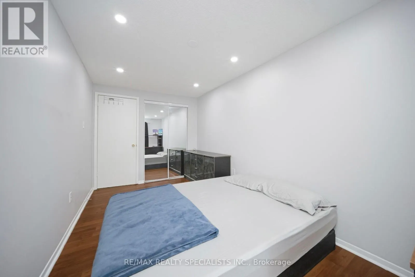 30 GREENWICH CIRCLE