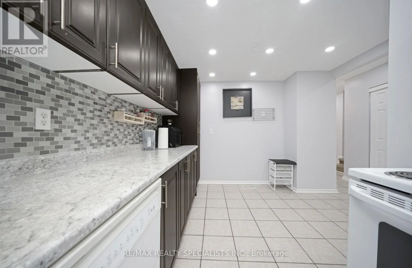 30 GREENWICH CIRCLE