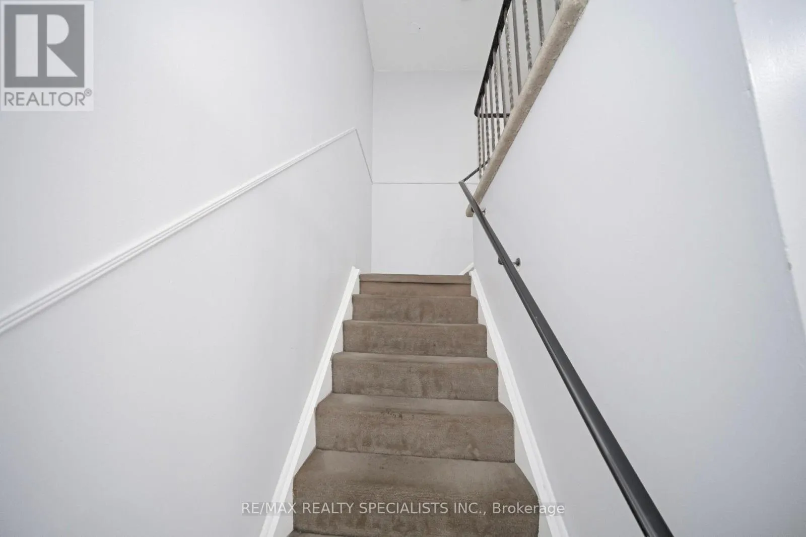 30 GREENWICH CIRCLE