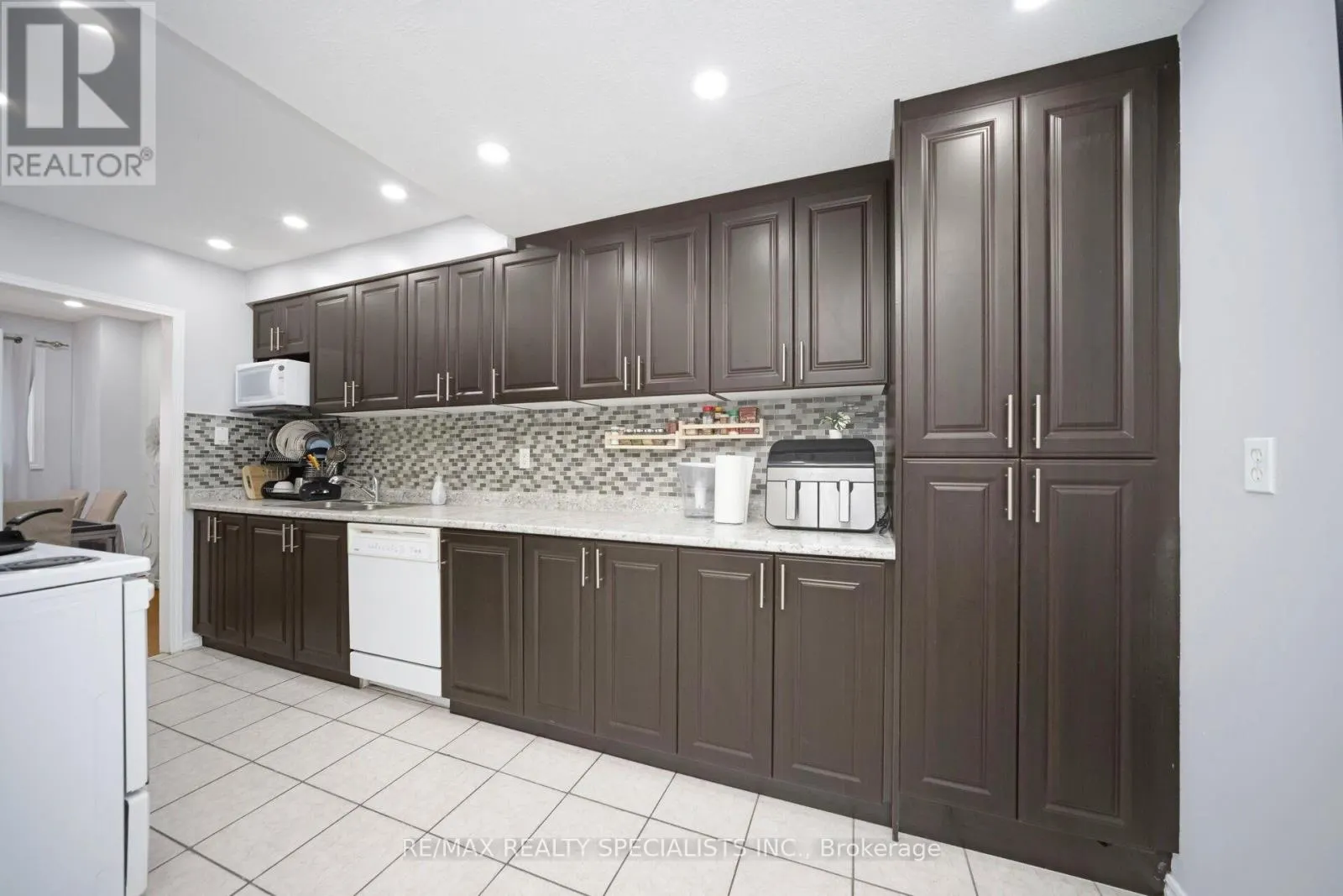 30 GREENWICH CIRCLE