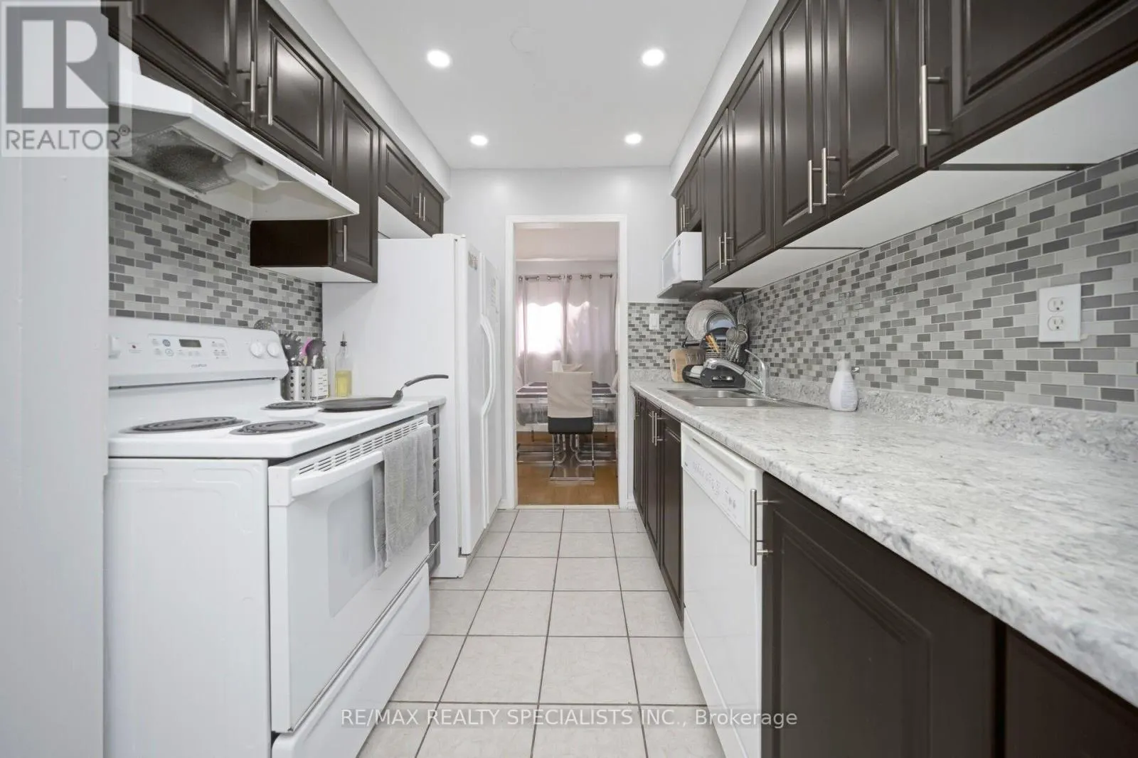 30 GREENWICH CIRCLE
