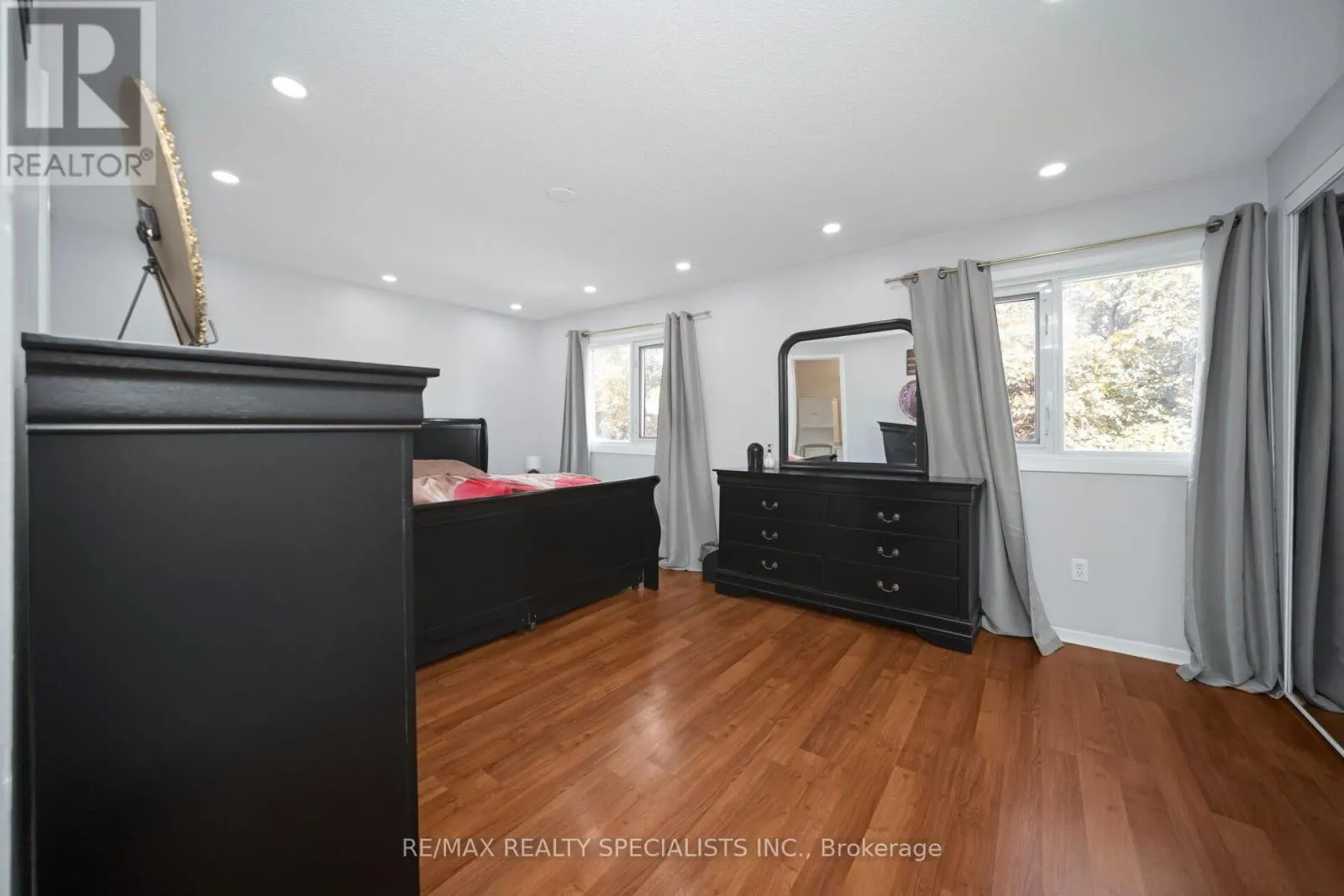 30 GREENWICH CIRCLE