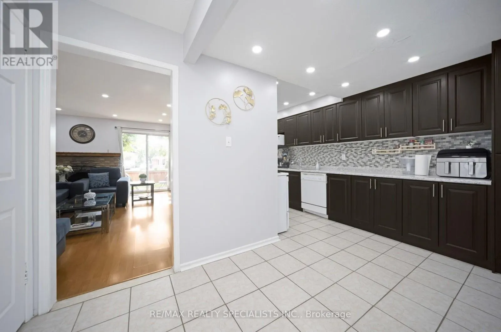 30 GREENWICH CIRCLE