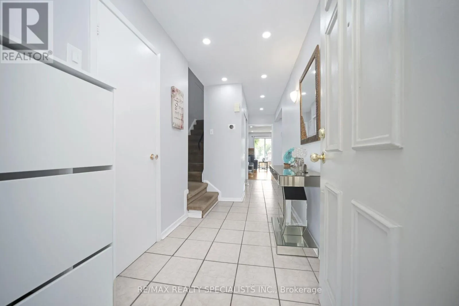 30 GREENWICH CIRCLE