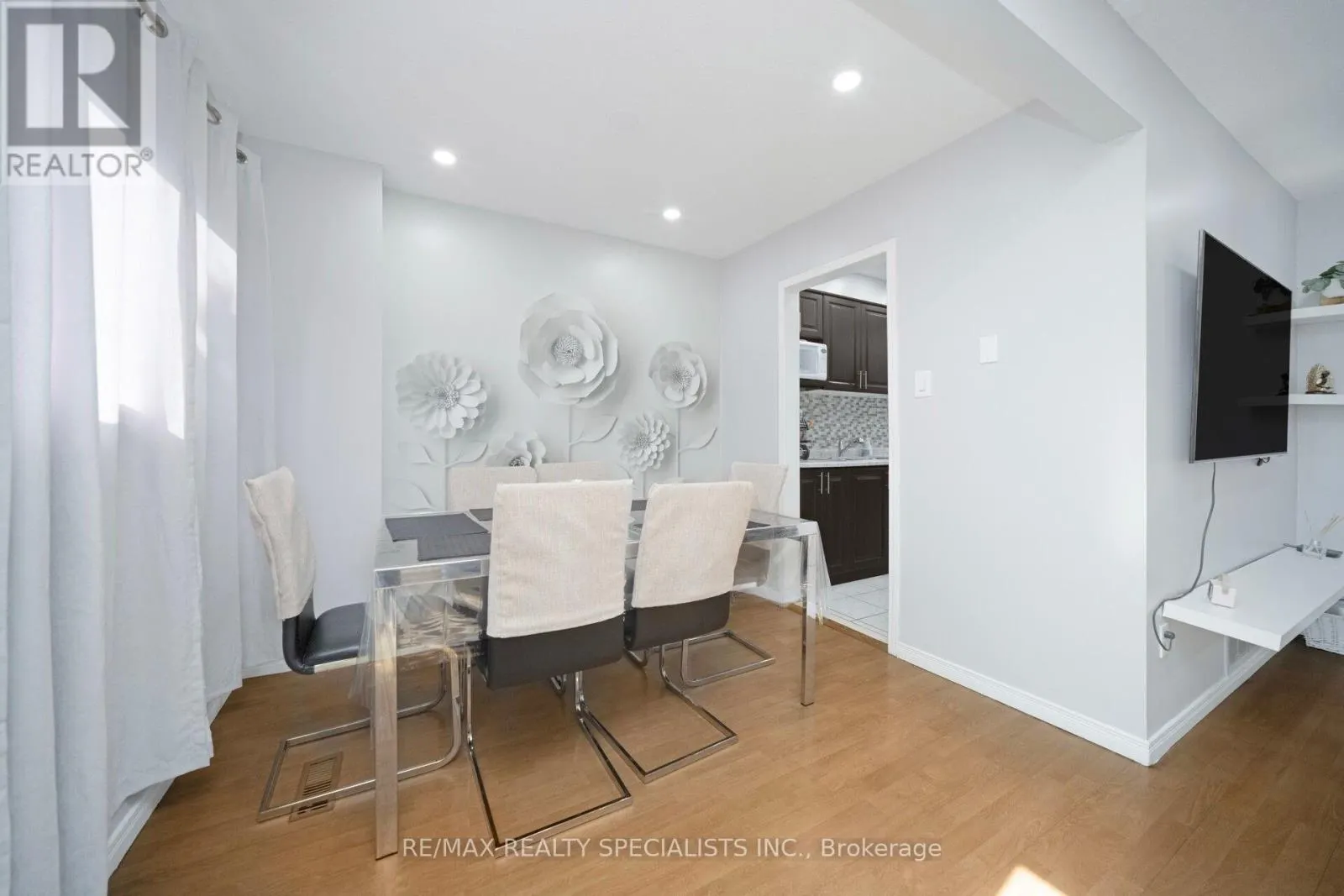 30 GREENWICH CIRCLE