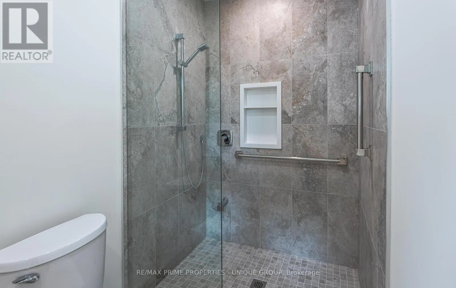 2 - 45 ASTORIA AVENUE