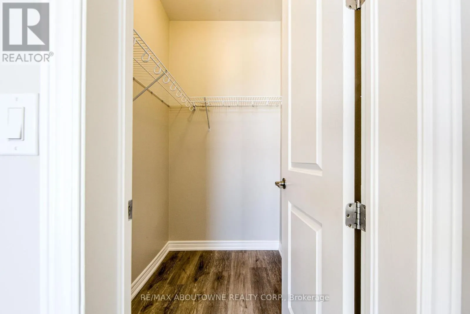 109 - 457 PLAINS ROAD E