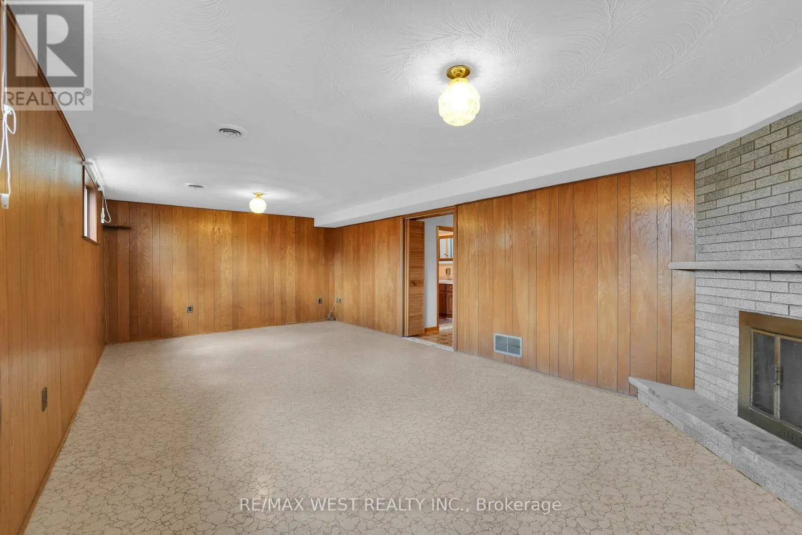 304 LA ROSE AVENUE