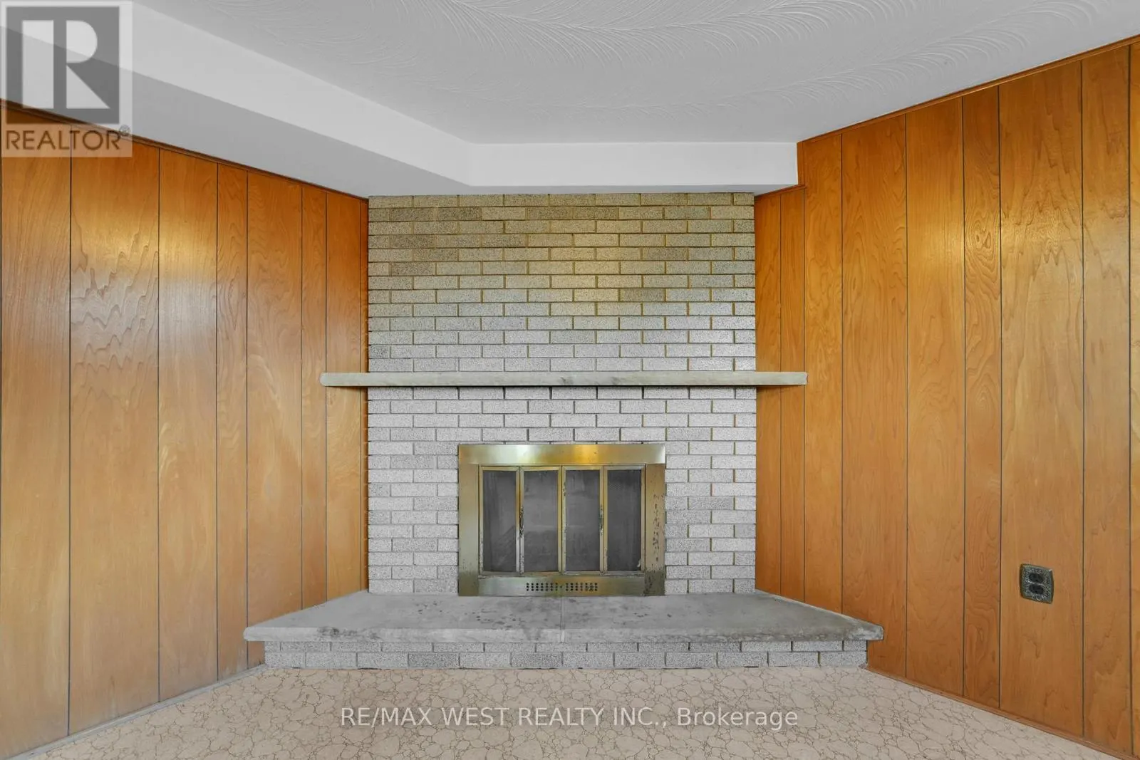 304 LA ROSE AVENUE