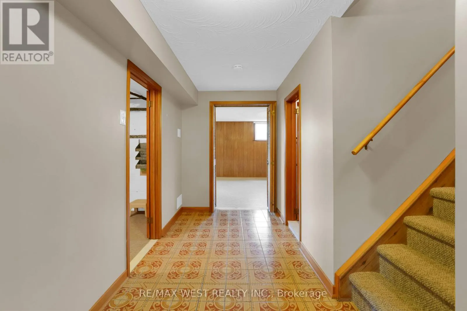 304 LA ROSE AVENUE