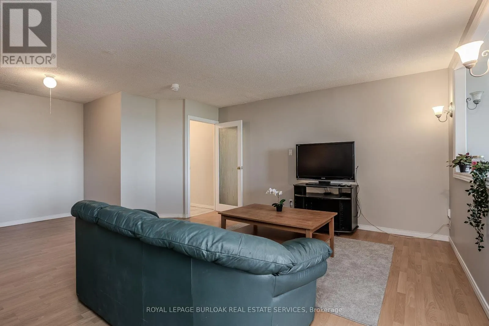 1510 - 975 WARWICK COURT