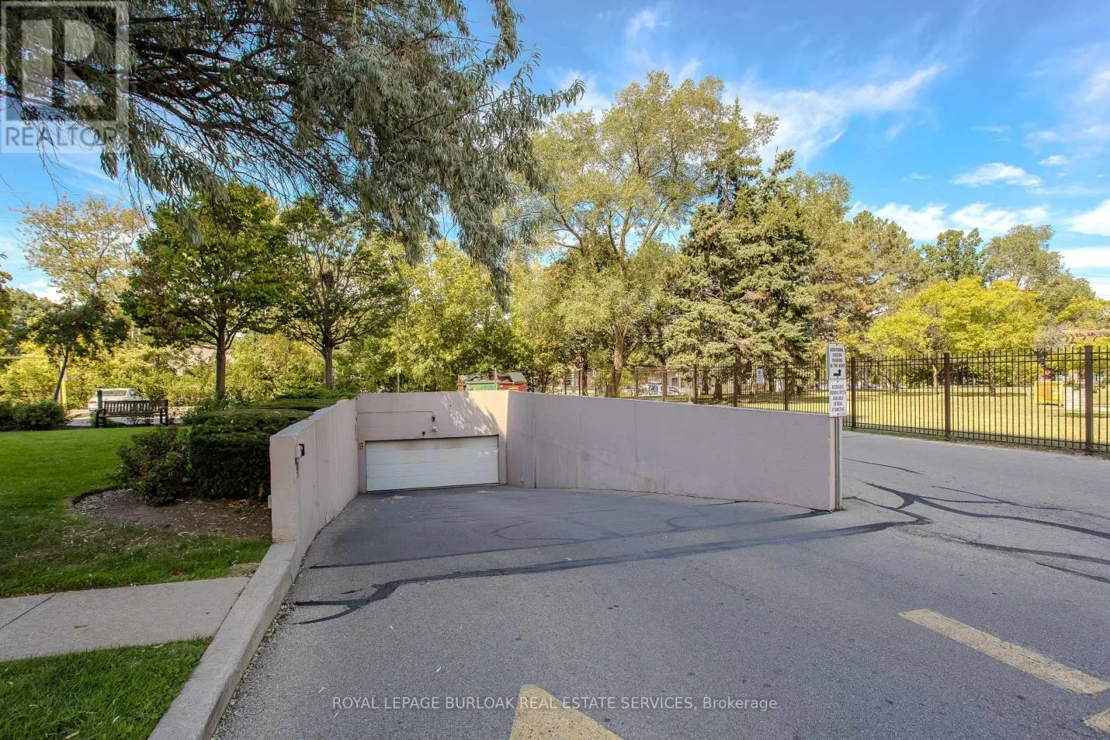 1510 - 975 WARWICK COURT