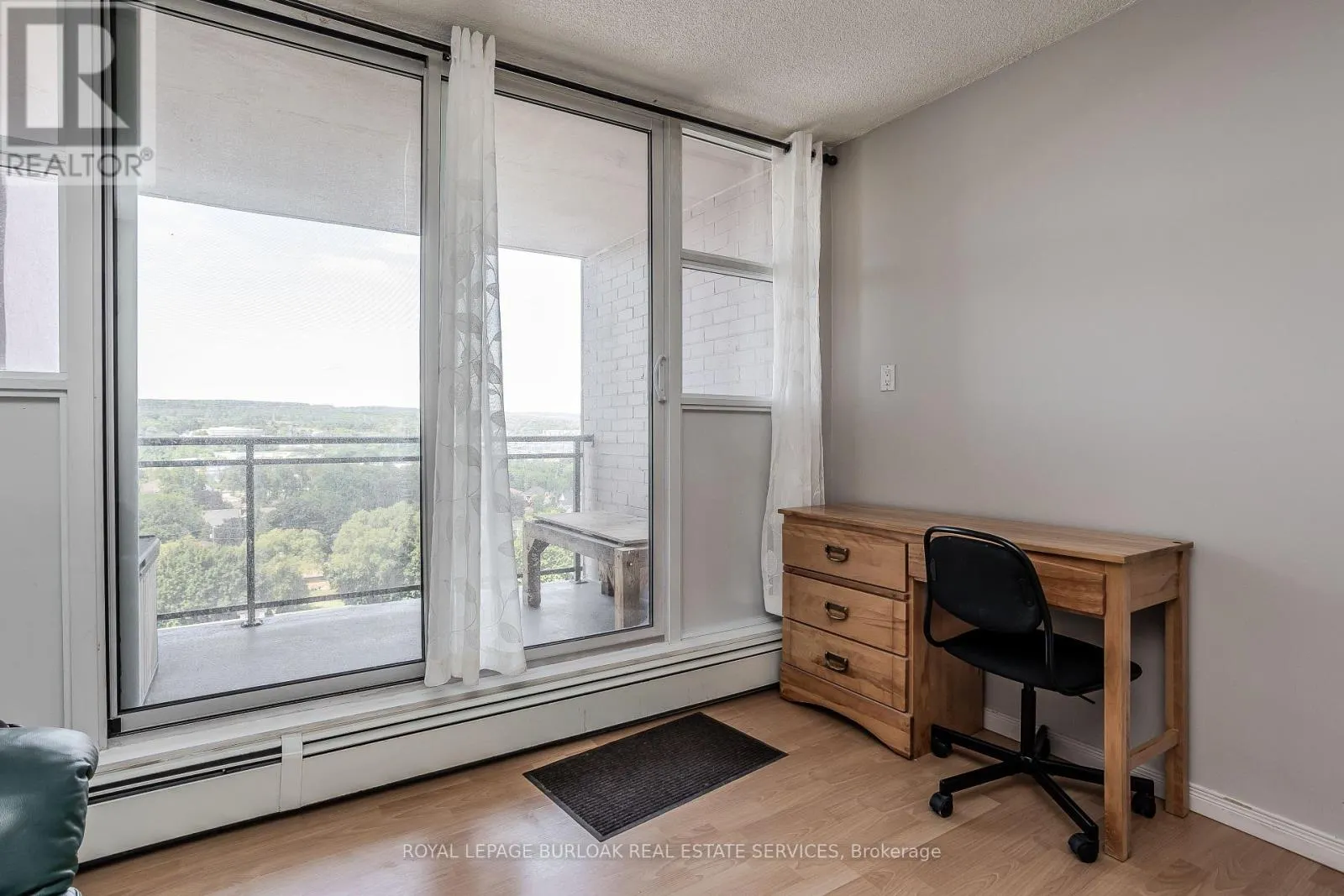 1510 - 975 WARWICK COURT