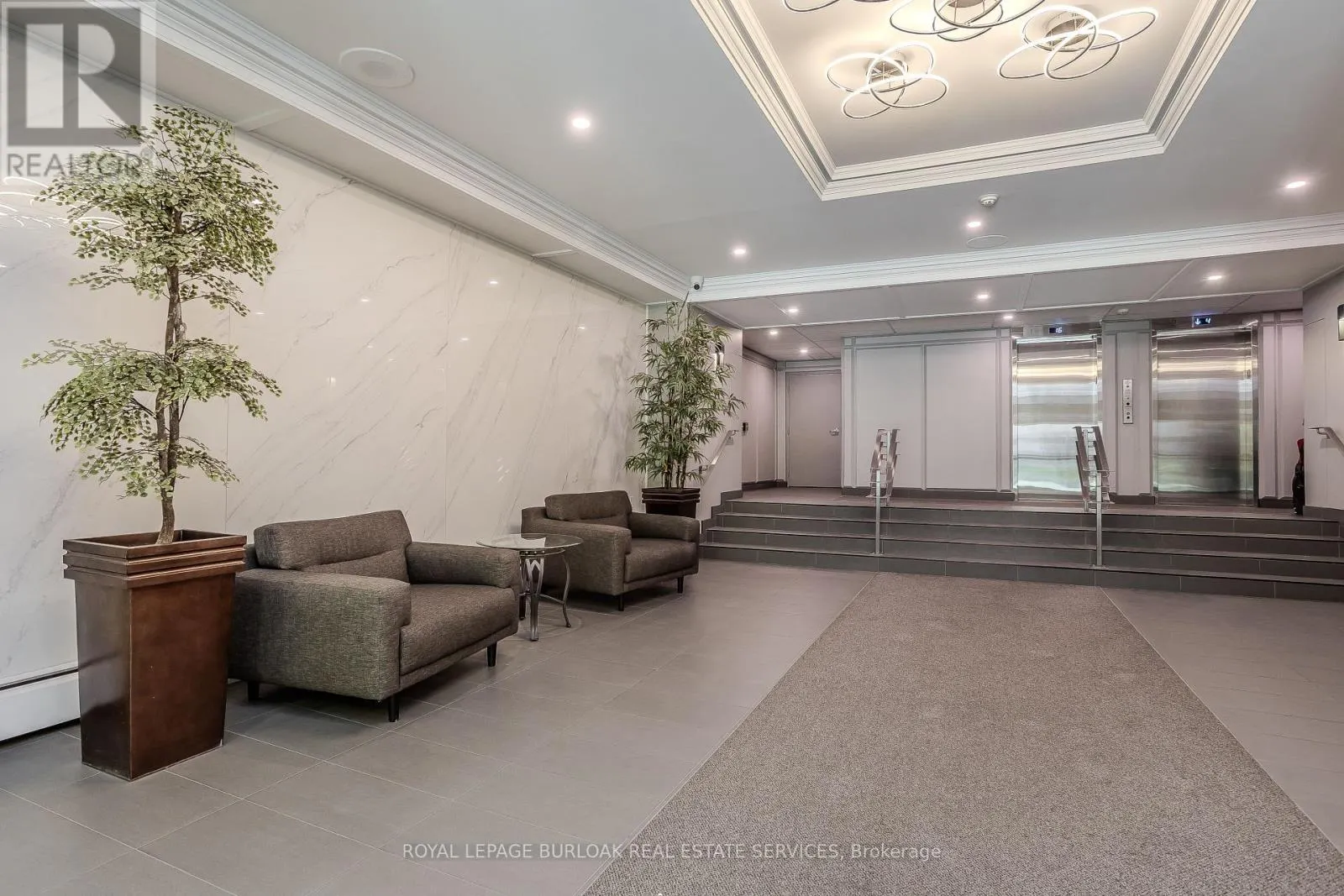 1510 - 975 WARWICK COURT