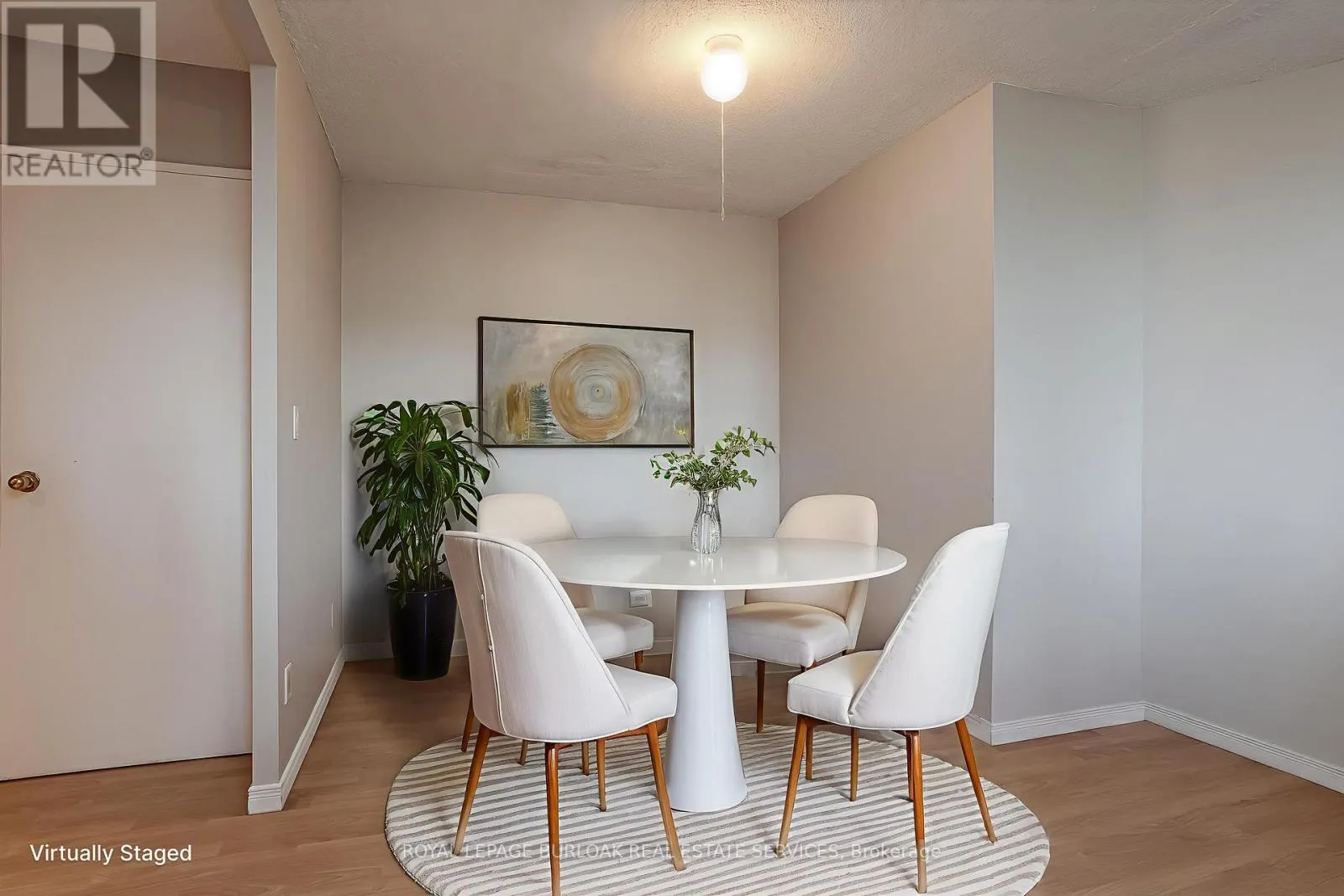 1510 - 975 WARWICK COURT