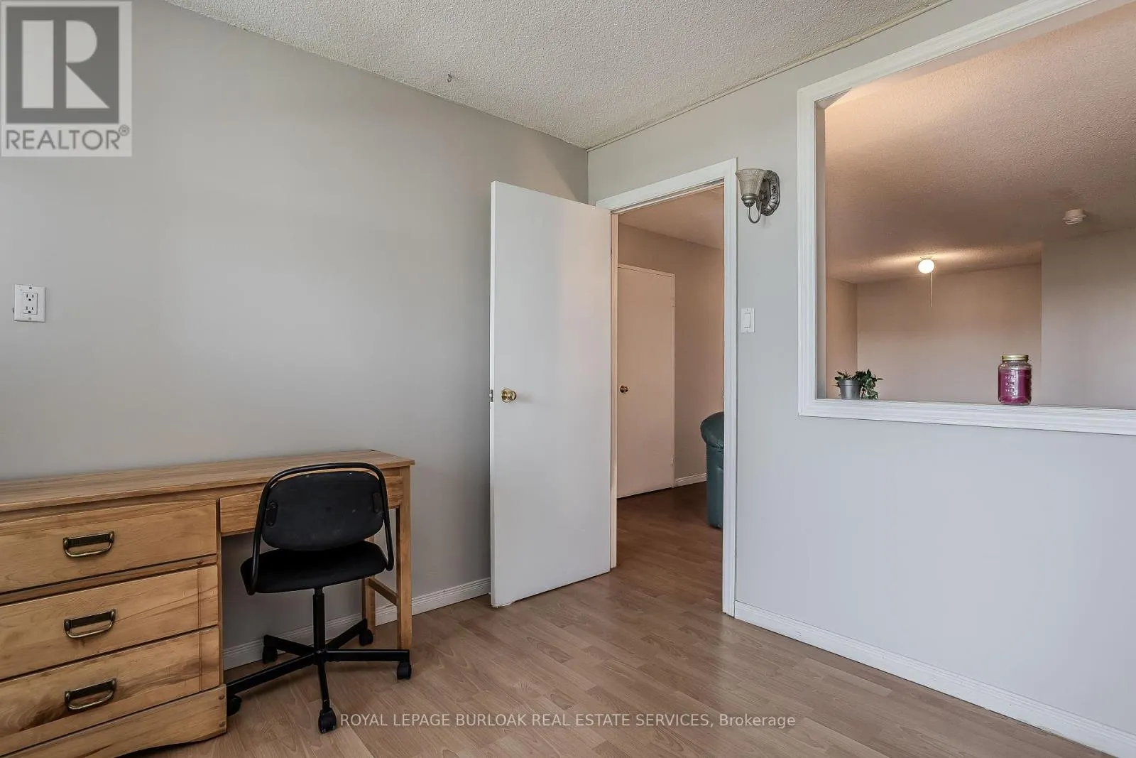 1510 - 975 WARWICK COURT