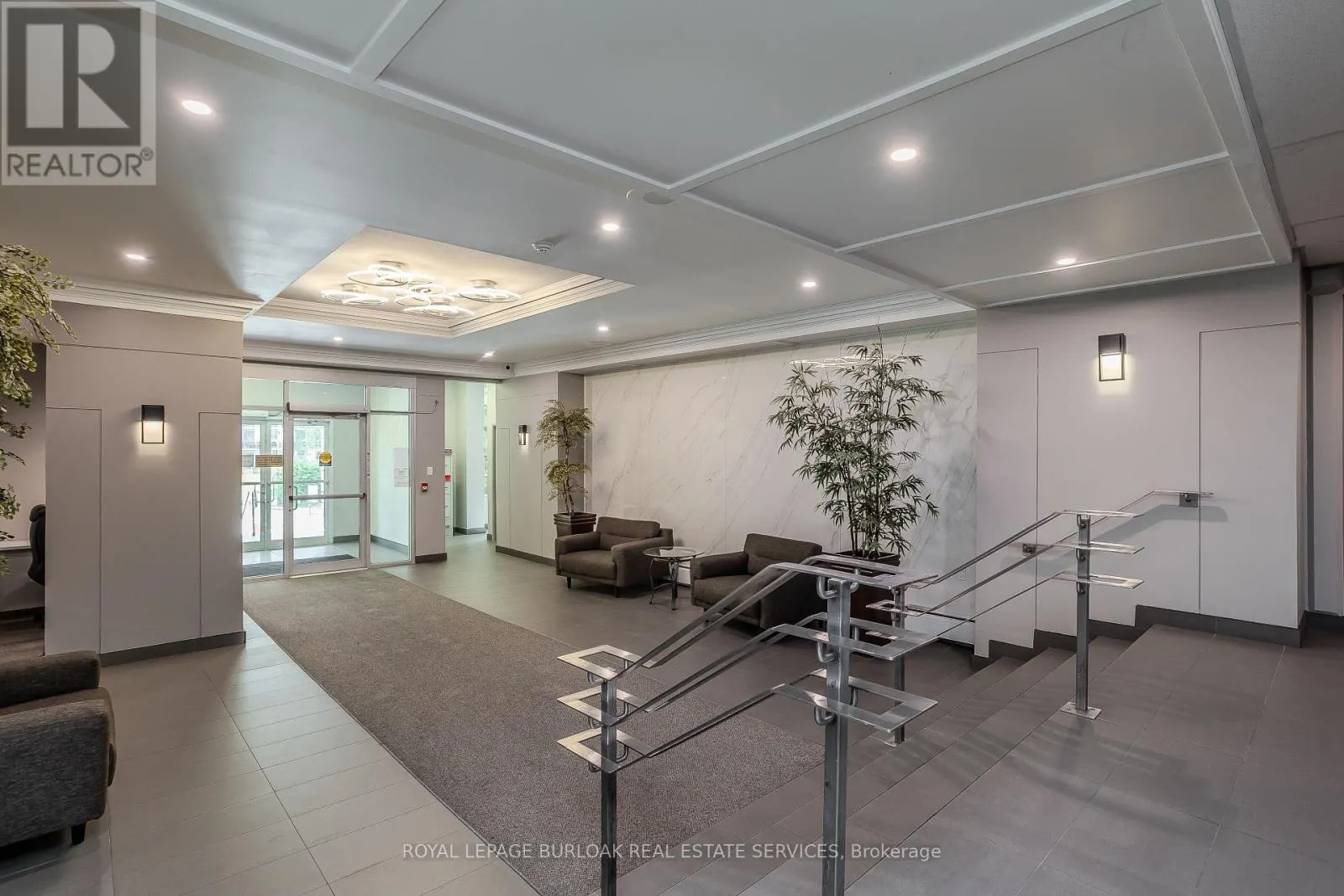 1510 - 975 WARWICK COURT