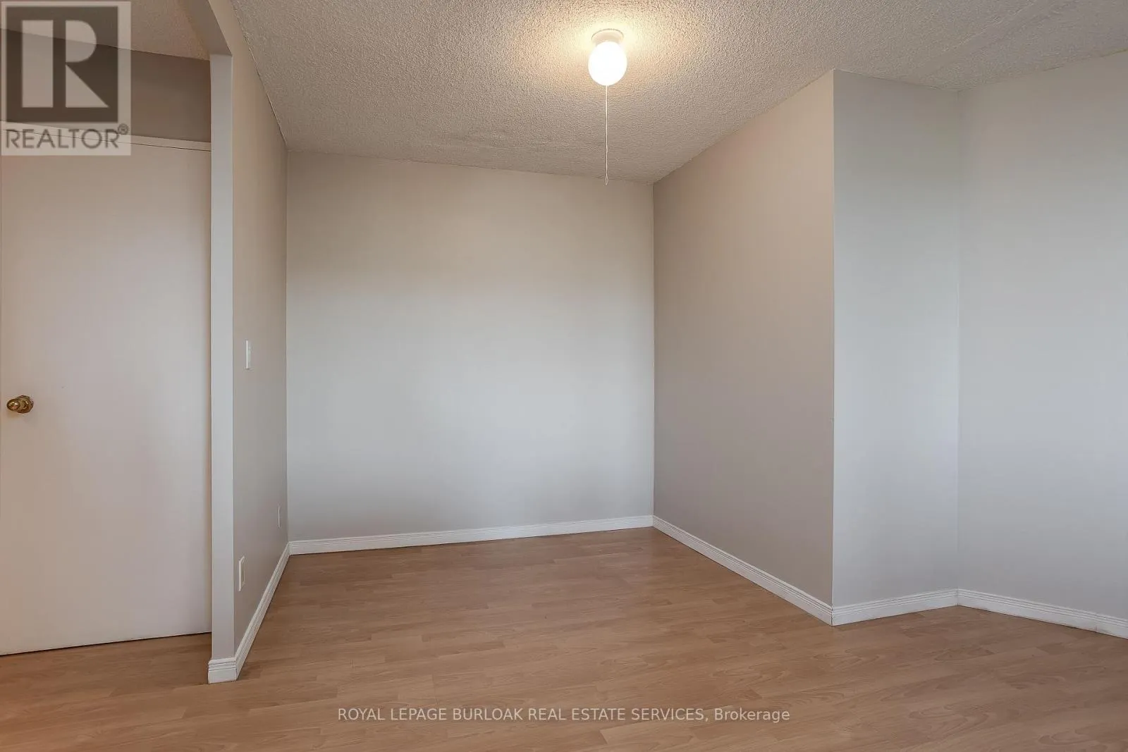 1510 - 975 WARWICK COURT