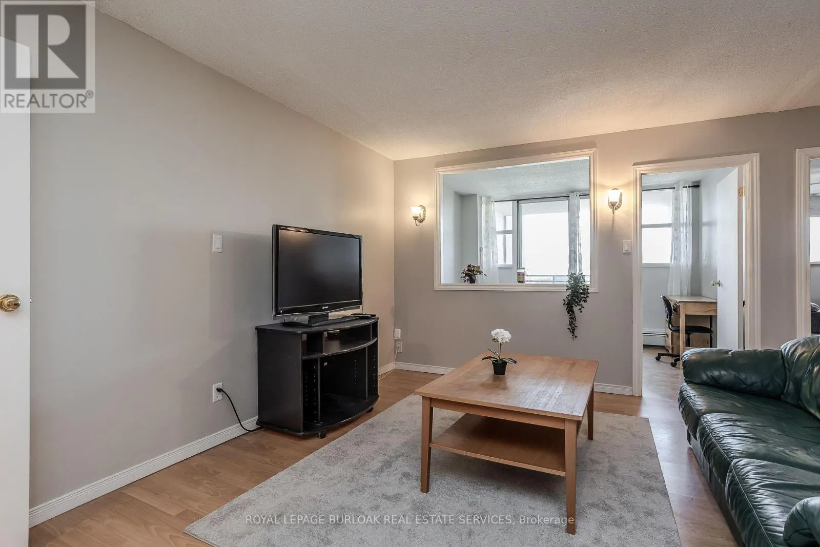 1510 - 975 WARWICK COURT