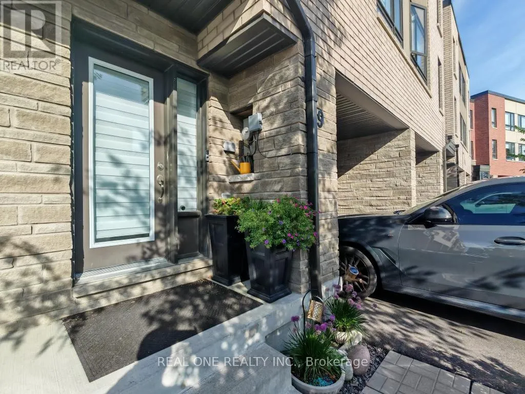 19 WOODSTREAM DRIVE