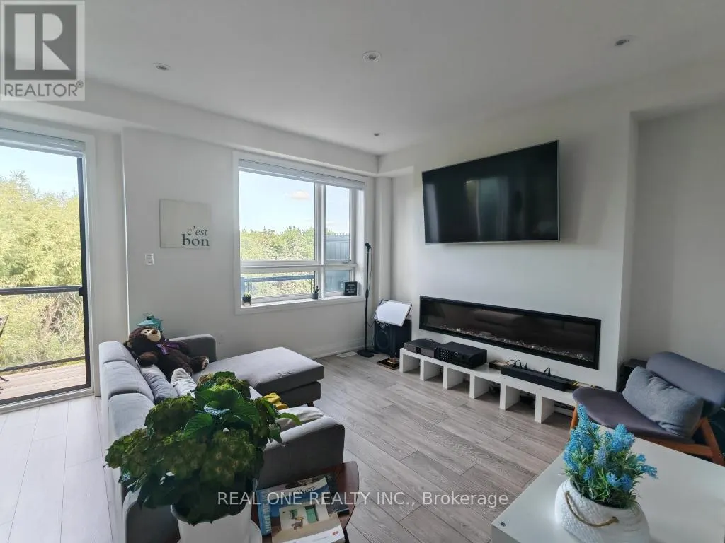 19 WOODSTREAM DRIVE
