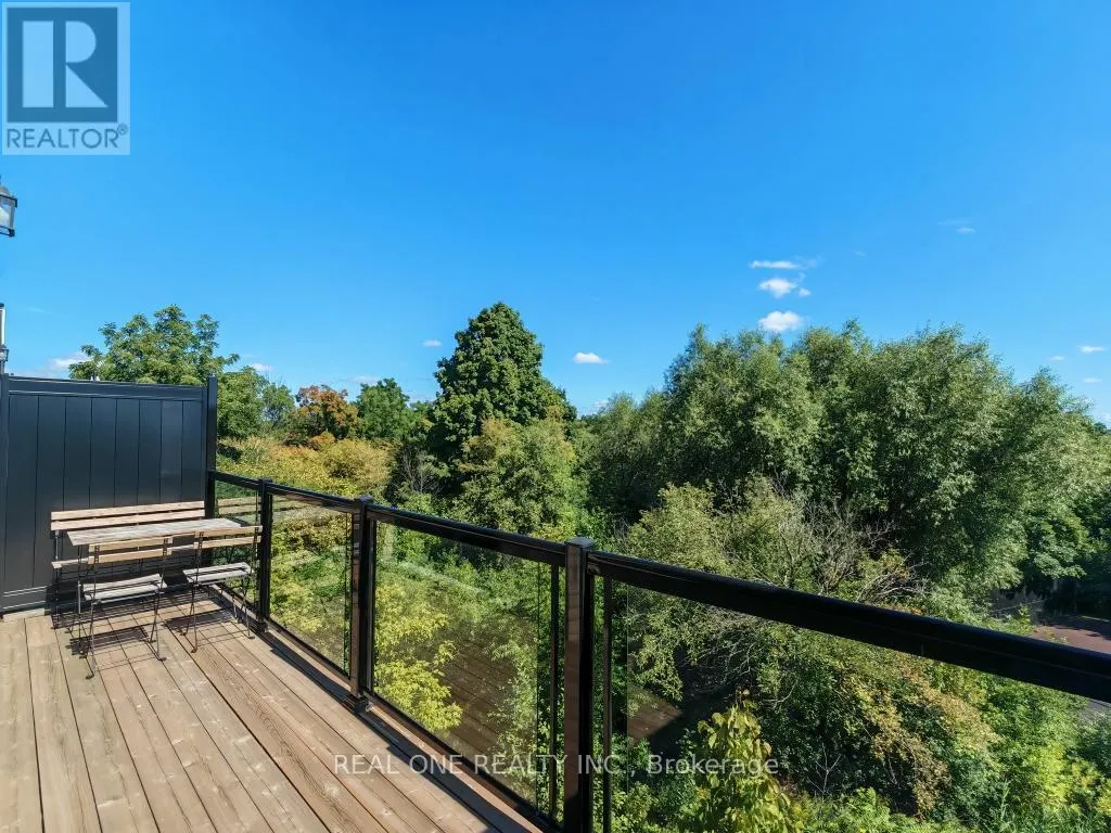 19 WOODSTREAM DRIVE
