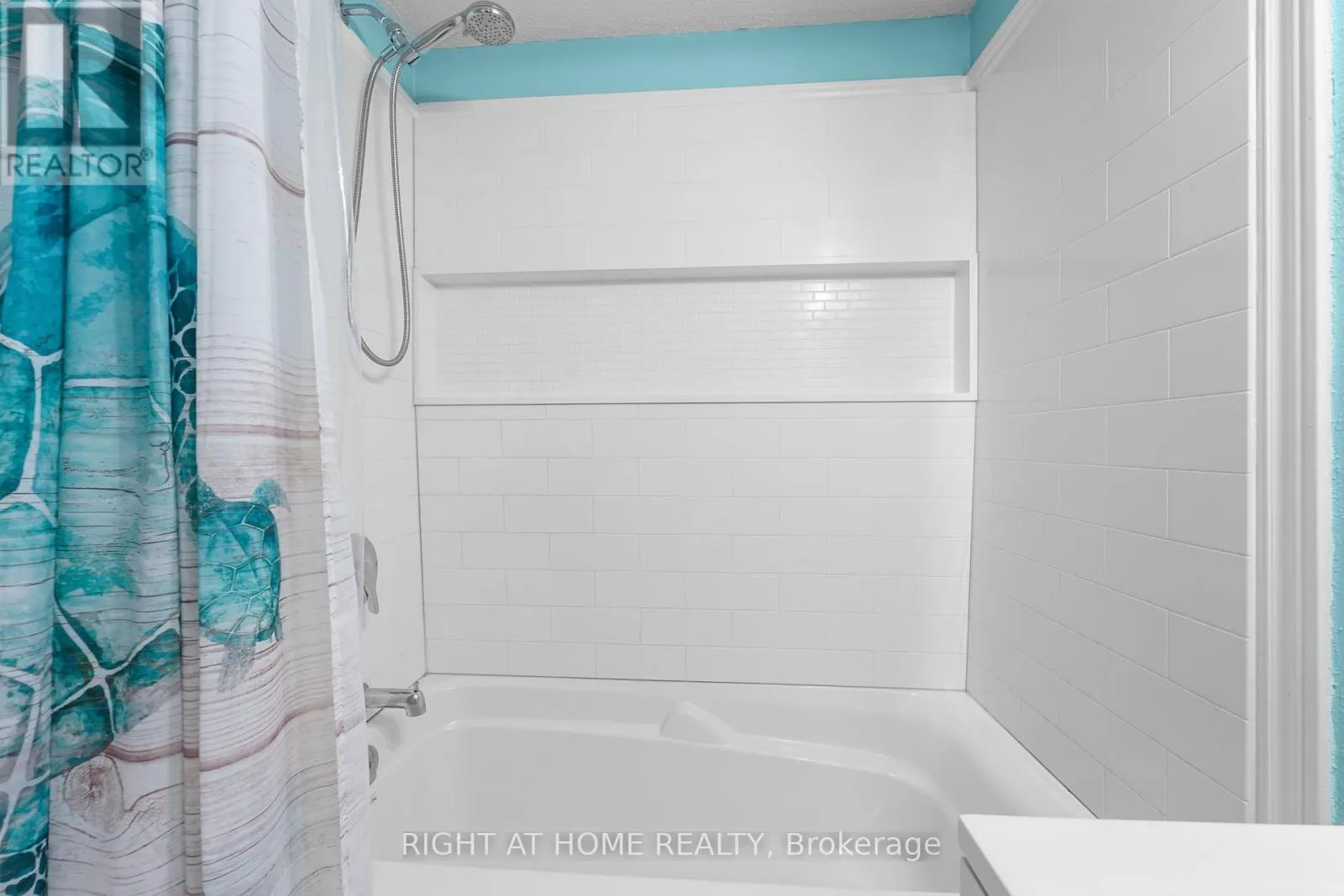 23 HUNTINGWOOD CRESCENT