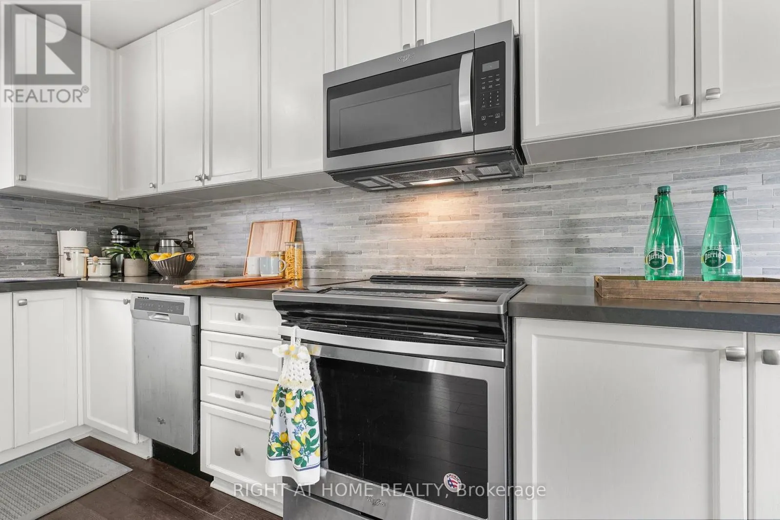 23 HUNTINGWOOD CRESCENT