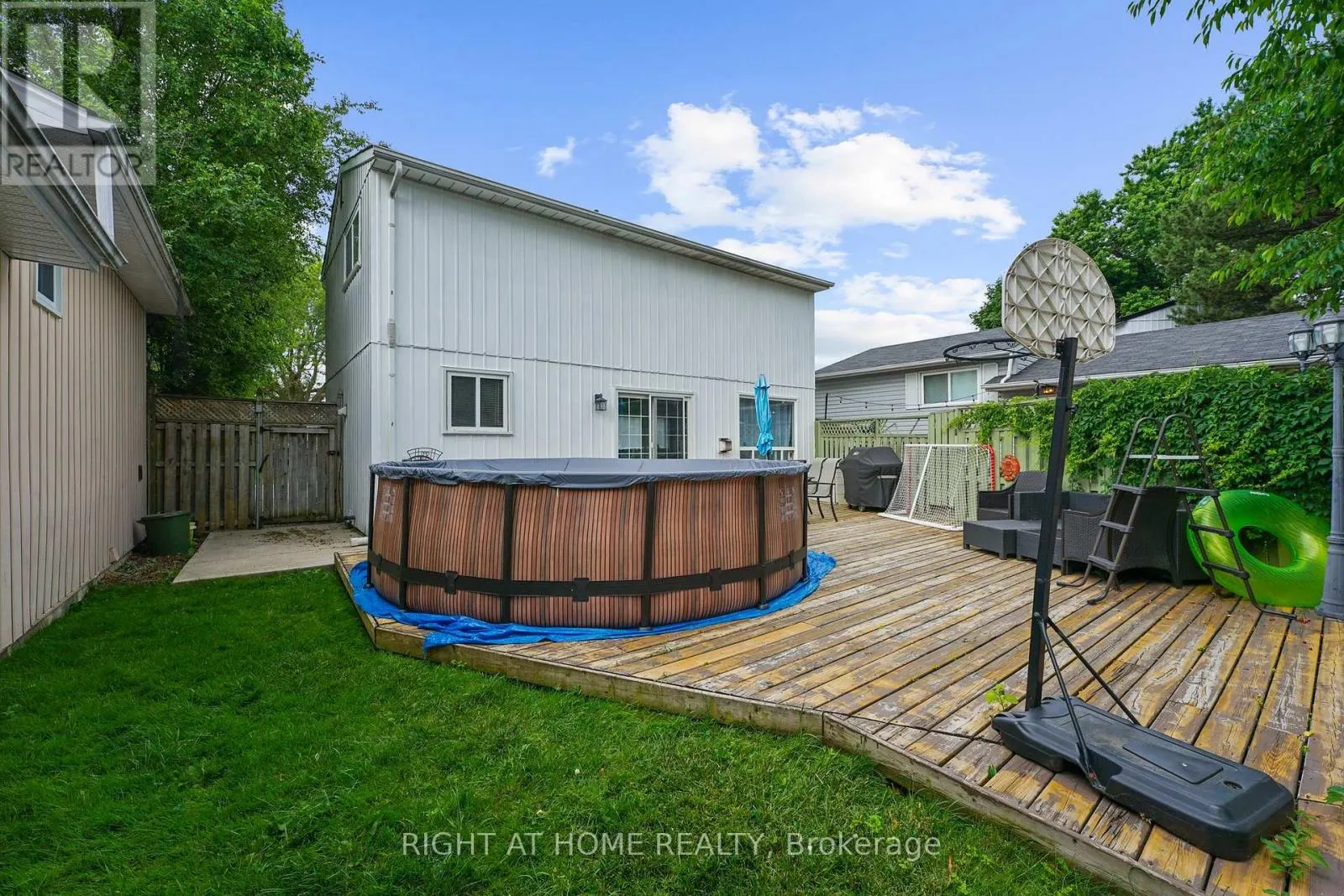 23 HUNTINGWOOD CRESCENT