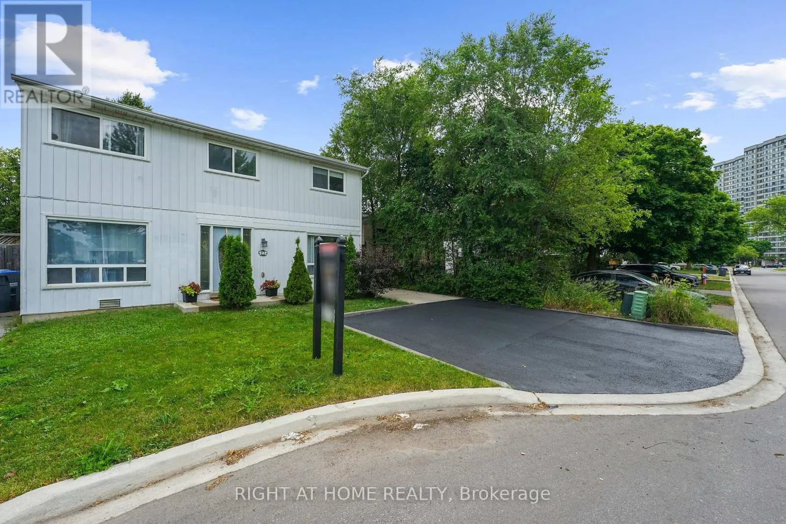 23 HUNTINGWOOD CRESCENT